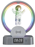 Lámpara astronauta con reloj LED y cargador inalámbrico - TiendaDeRegalos10